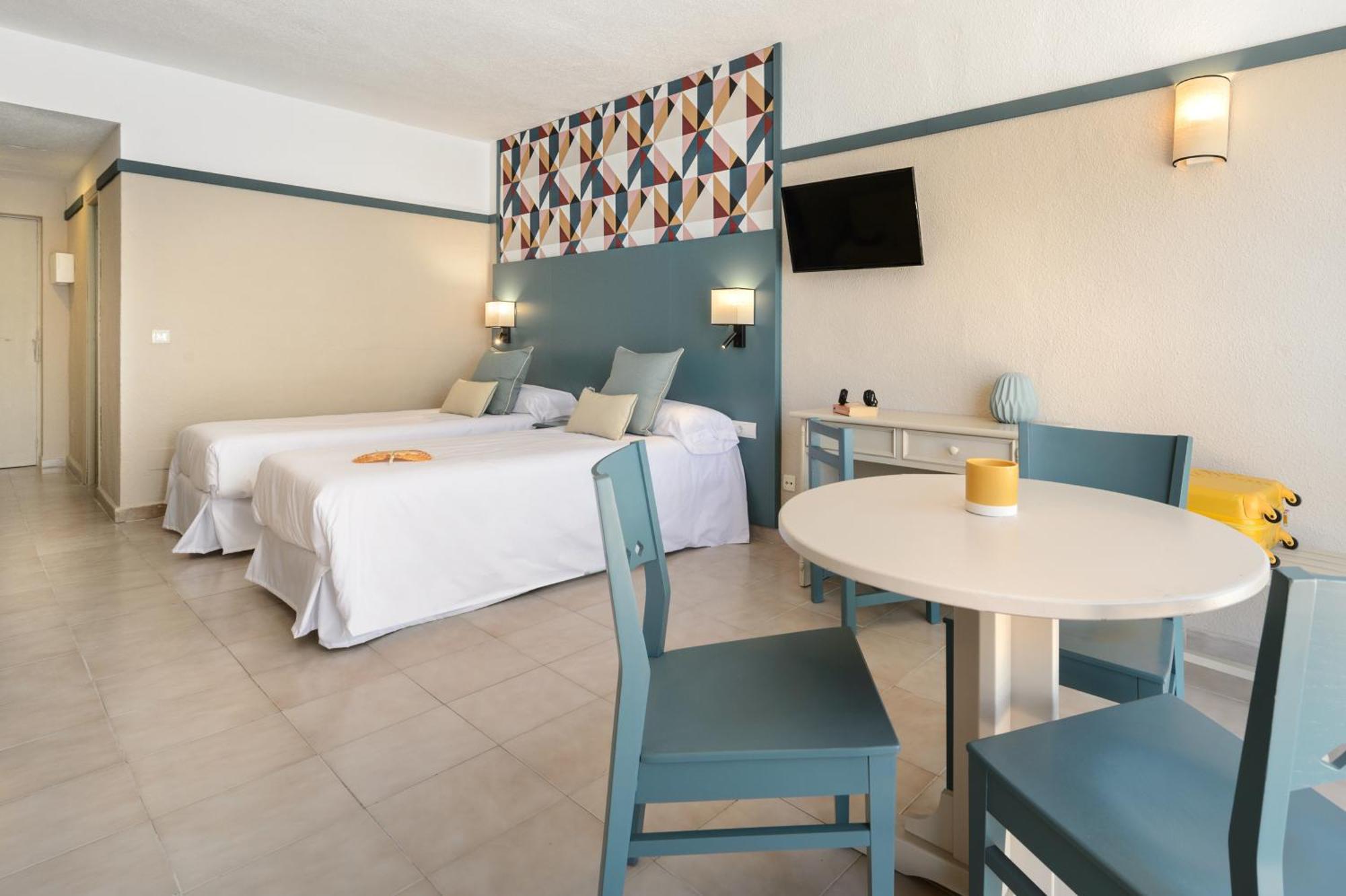 Aparthotel Vibra Club Maritim San Antonio  Exterior photo